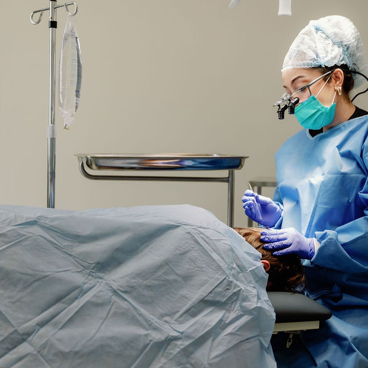 Close-up of FUE hair restoration being performed at 3D Hair Transplant, Gold Coast